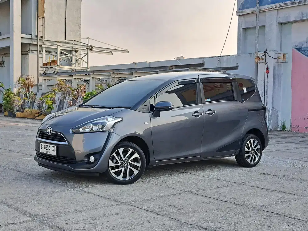 DP 20JT SIENTA V 1.5 AT MATIC AUTOMATIC 2018 GREY