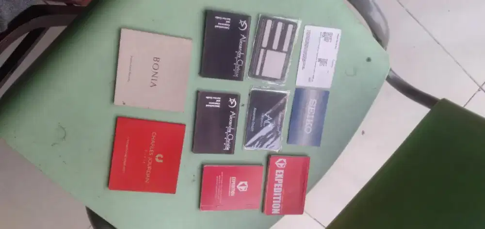 Jual semua macam buku,kartu,kotak jam AC,expedition,Bonia ,Seiko,dll