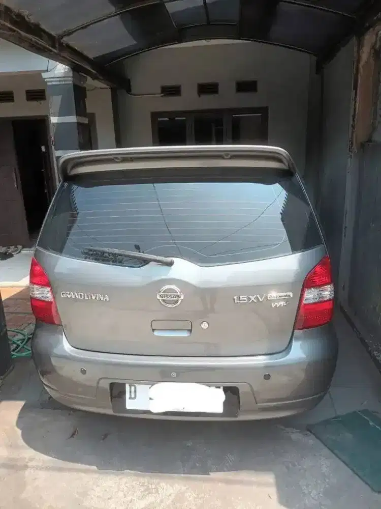 Di Jual Mobil Nissan Grand Livina XV Matic 2011