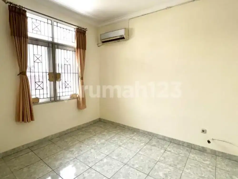 Rumah Bagus 4 BR di Sektor 8B Gading Serpong, Tangerang