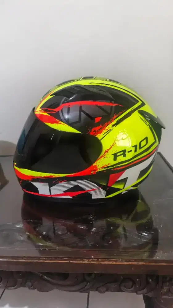 Helm KYT kondisi mulus