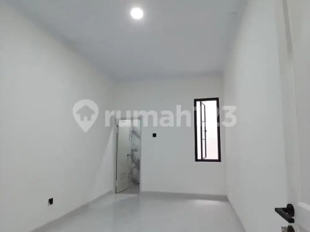 Rumah Minimalis 2½ Lantai di Delatinos BSD, Tangerang Selatan