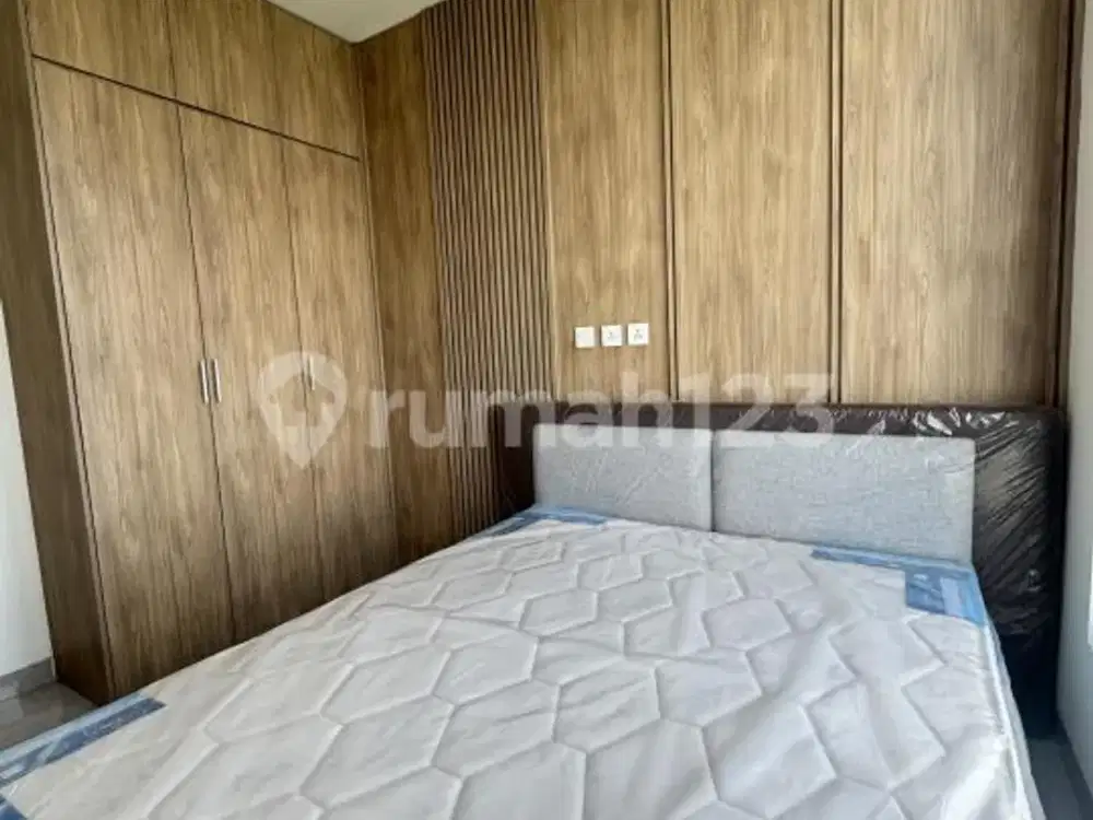 Rumah 3 Lantai Hook di Lavon Cluster Osaka, Tangerang