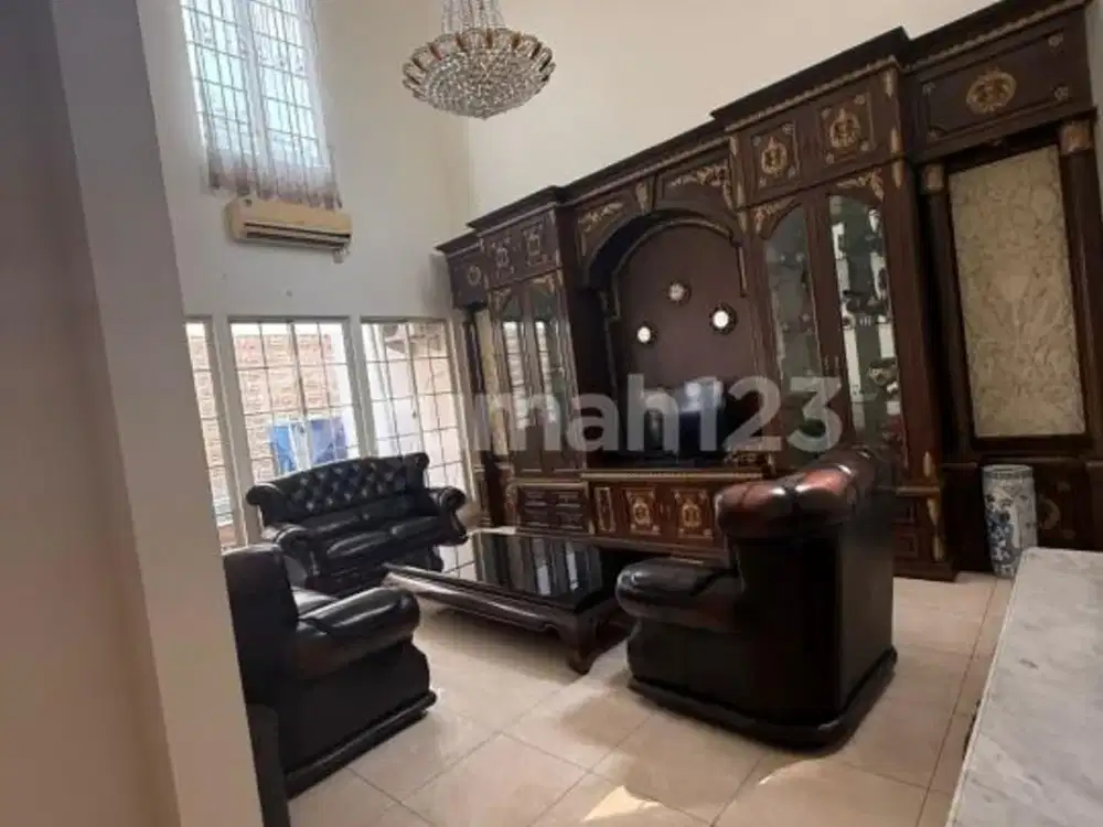 Rumah Mewah Full Furnished di The Green BSD, Tangerang Selatan