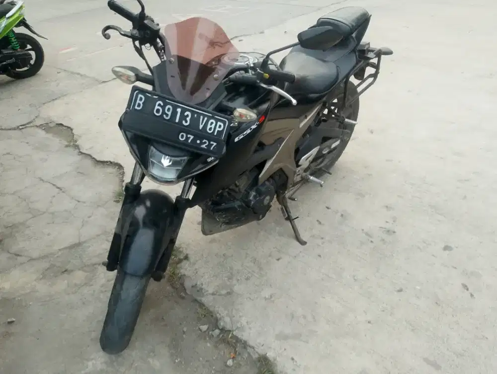 Suzuki GSX 150.