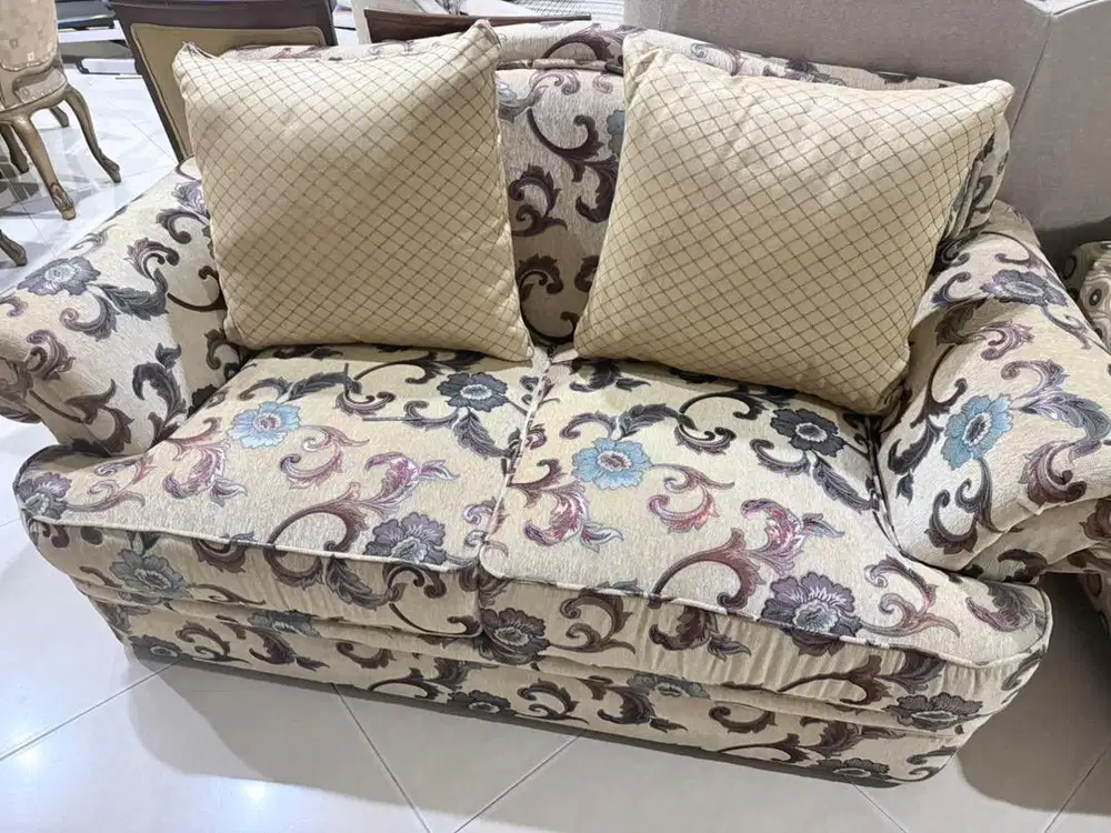 Sofa 2 seaters di jual cepat