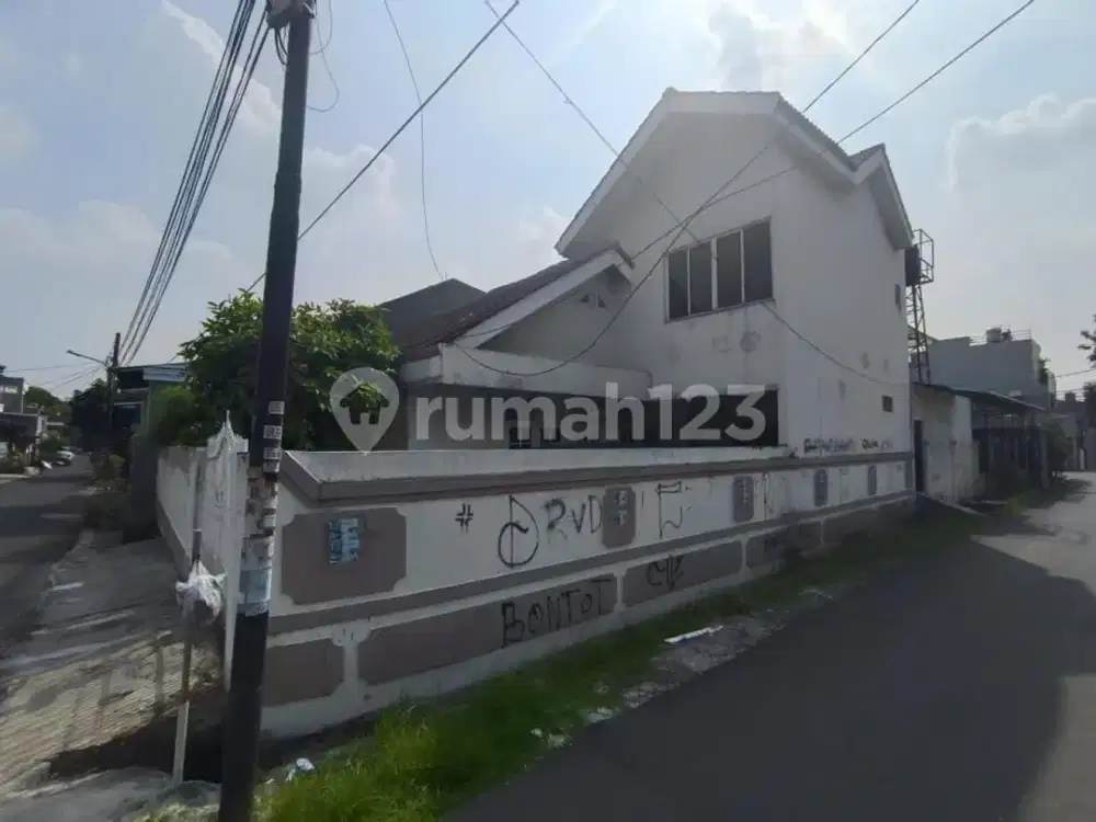 Rumah Sudut 2 Lantai Dijual - Bojong Indah | LT 193 M² | 5+1 KT | SHM | 2,6 M