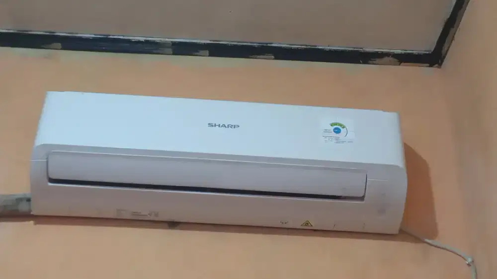 AC SHARP ¹/2PK kondisi normal