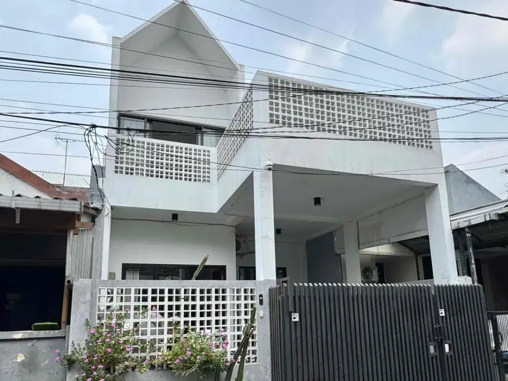 Rumah Cantik di Komplek Sebrang Mall & Stasiun KRL Buaran Duren Sawit