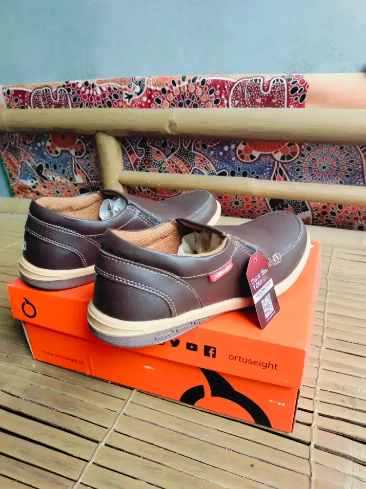 Sepatu Slip On Pria Ukuran 41