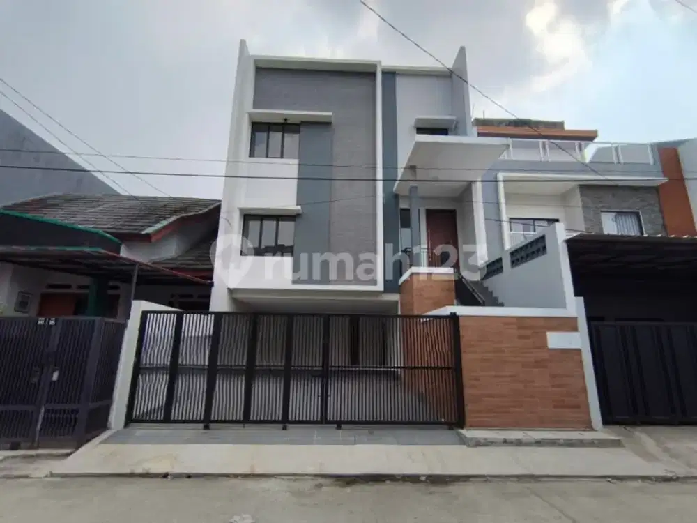 Brand New 3 Lantai 8X15 di Imperial Gading