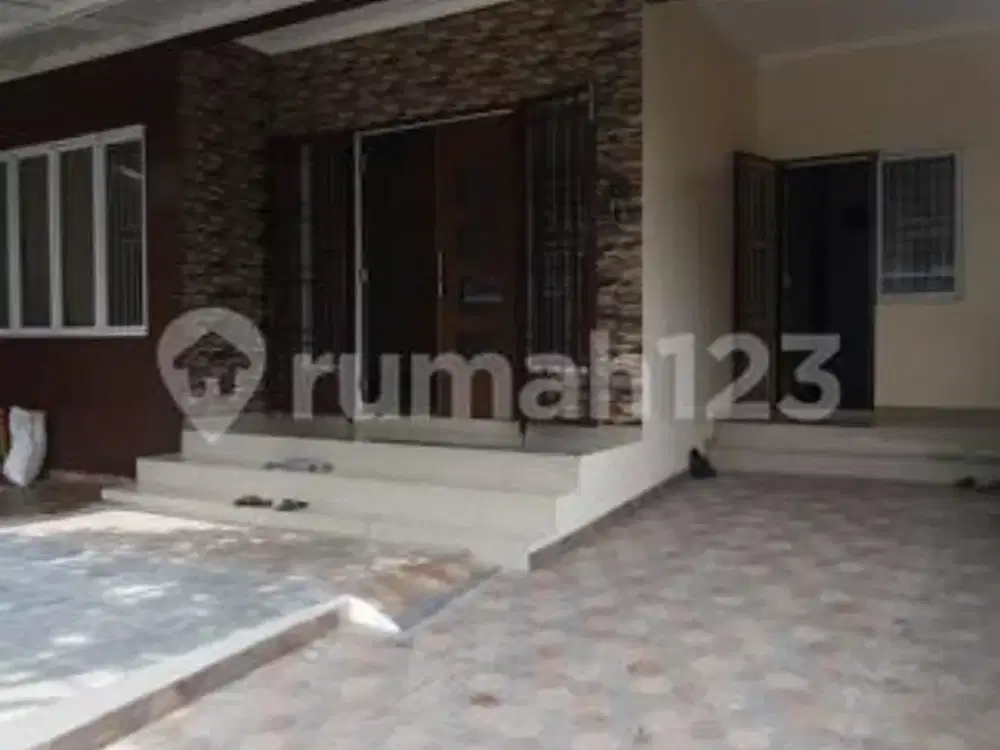 Disewa Rumah Bagus 4+1 KT di Kalapa Gading