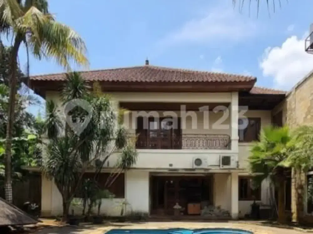 Rumah 2 Lantai 874M dengan Swimming Pool