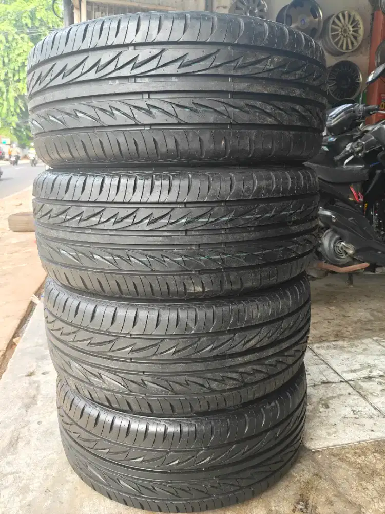 Jual ban copotan mrek bregestone techno sport 245 45 R18 kond 95% 4pcs