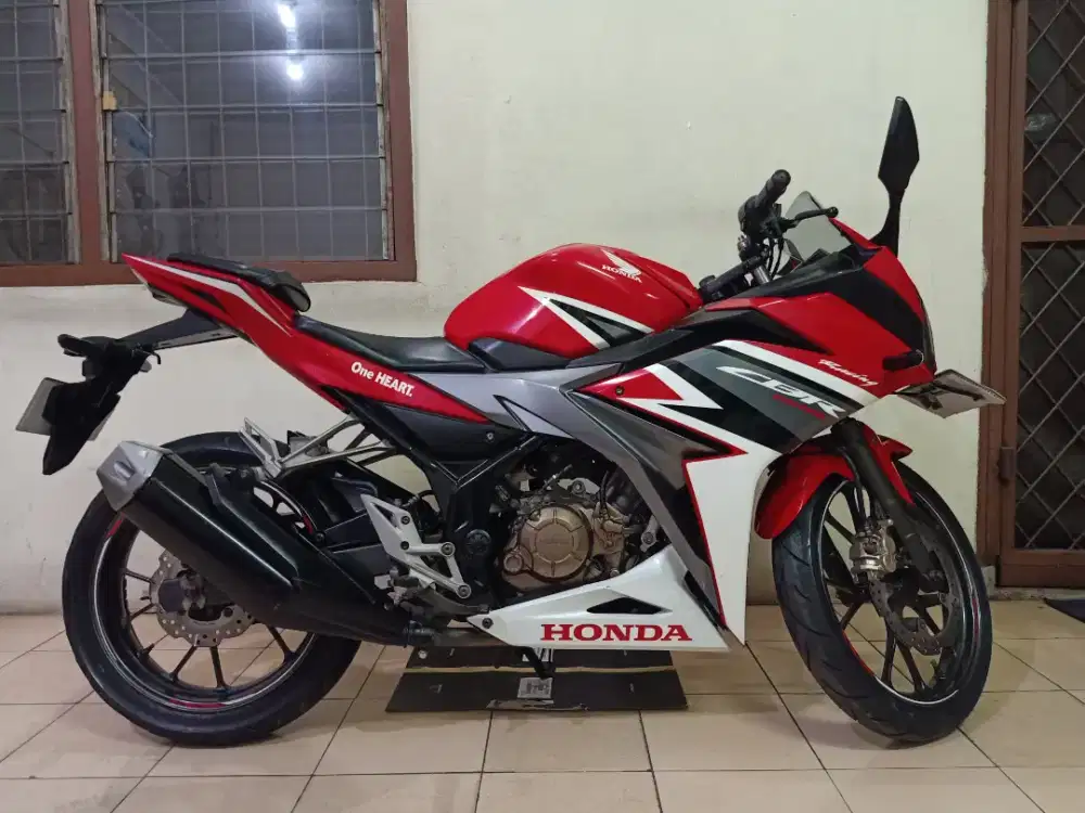 Honda CBR 150 R FACELIFT 2020 ( FULL ORIGINAL / LIKE NEW ) B DKI