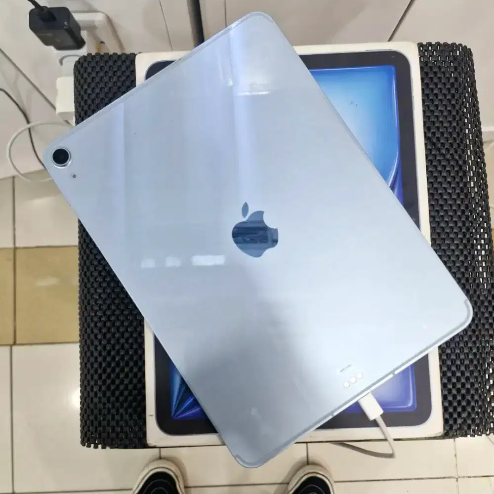 iPad Air 11 inch M3 128gb, wifi cell ex iBox no minus