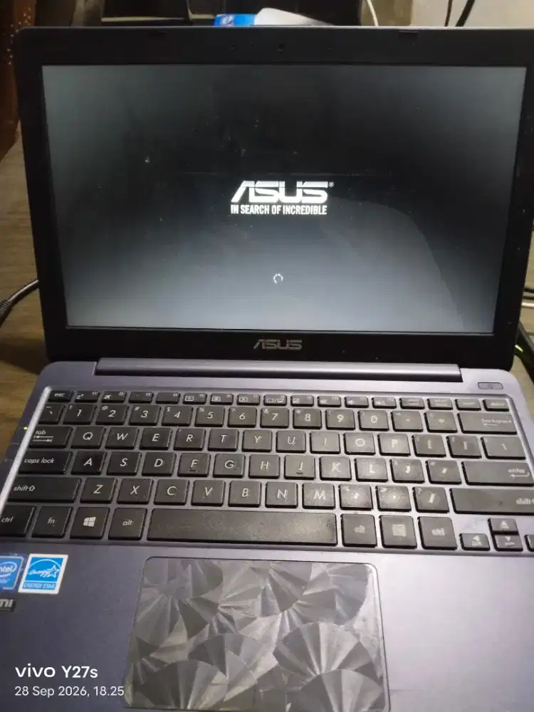 Laptop ASUS VivoBook E203NAH