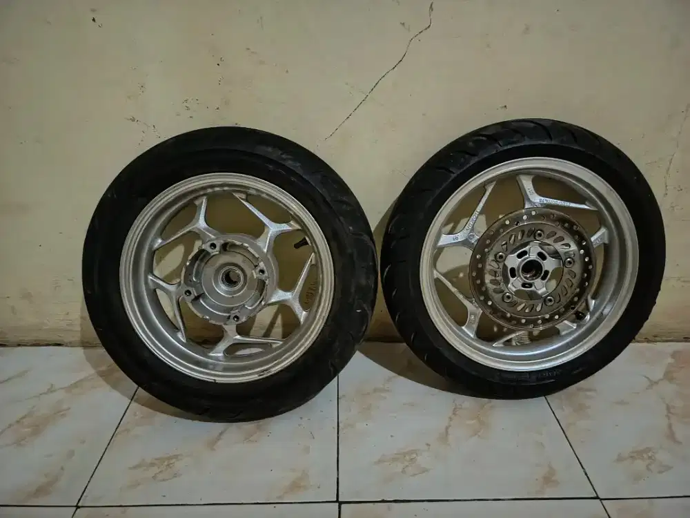 Velg vcx 160 udah cat silver, nominus, ban depan belakang baru