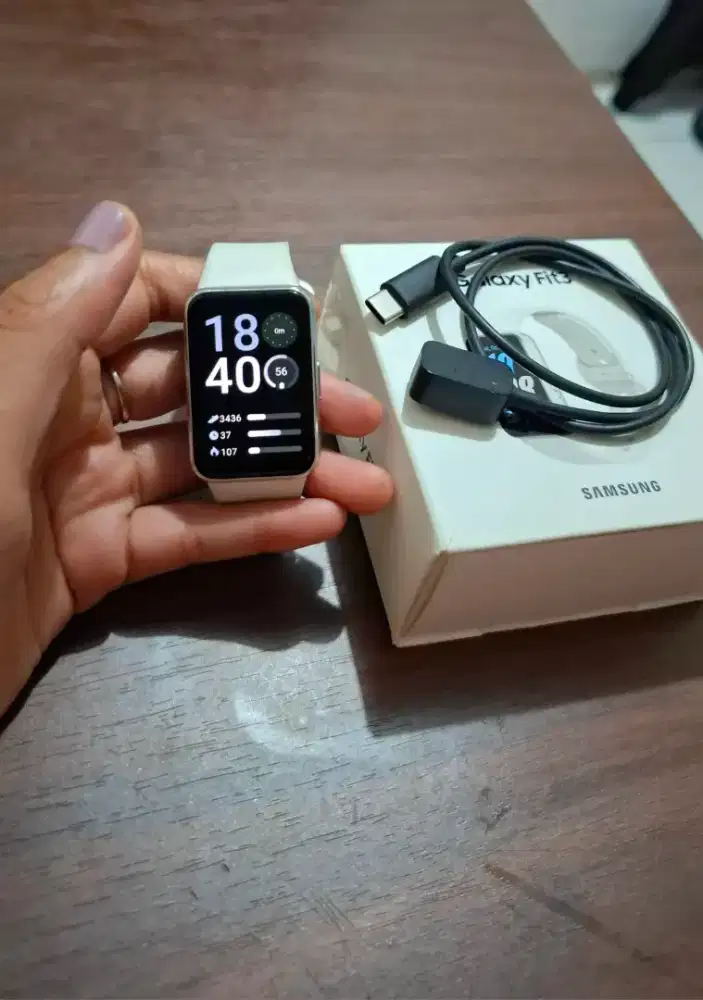 Dijual smartwatch samsung galaxy fit 3