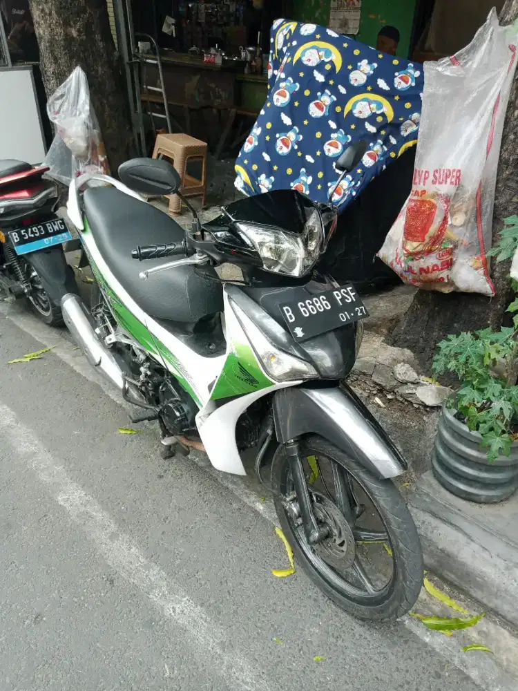 Supra X helm in