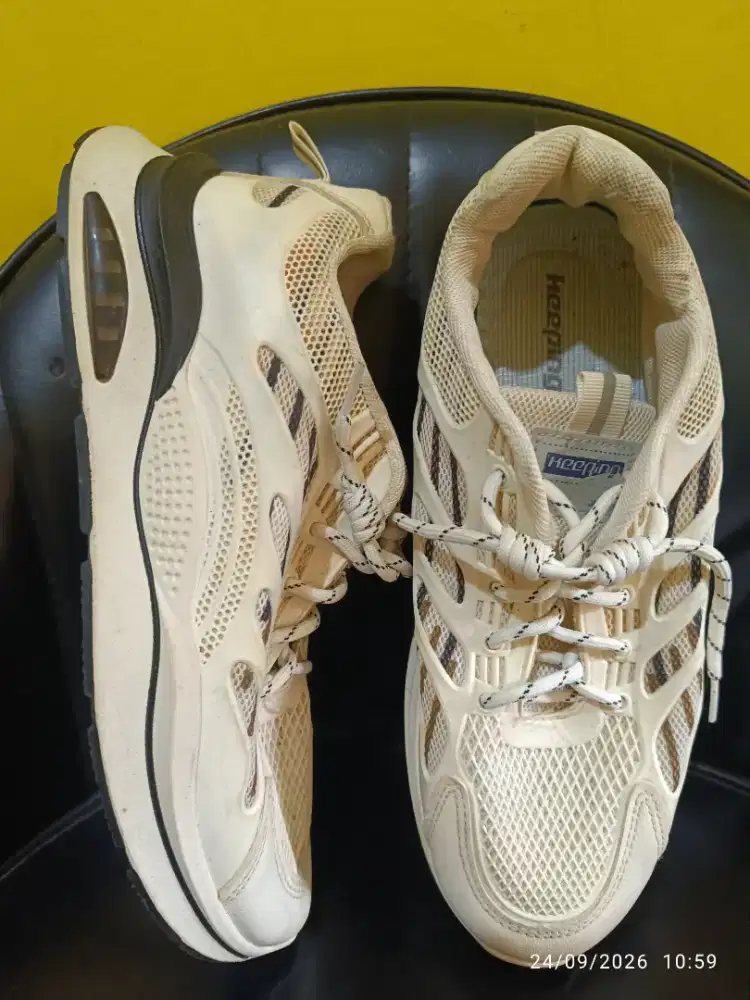 Sepatu merk Keeping size 43