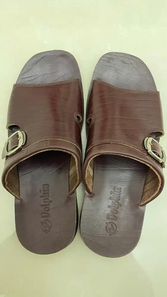 Sandal kulit pria