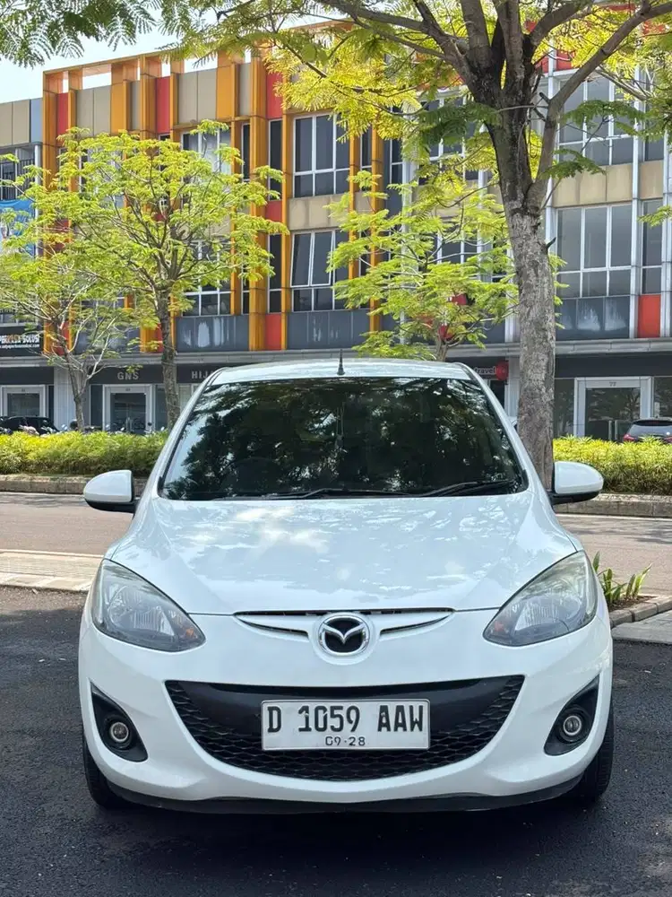 Mazda 2 v matic 2013 putih