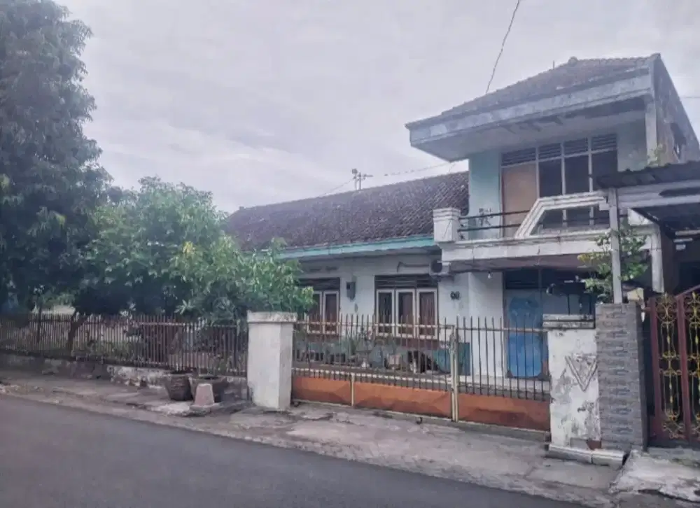 Rumah Heritage, strategis dan luas