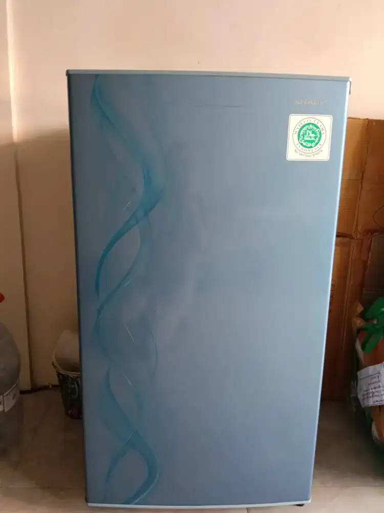 Kulkas 1 pintu merk Sharp biru metalik