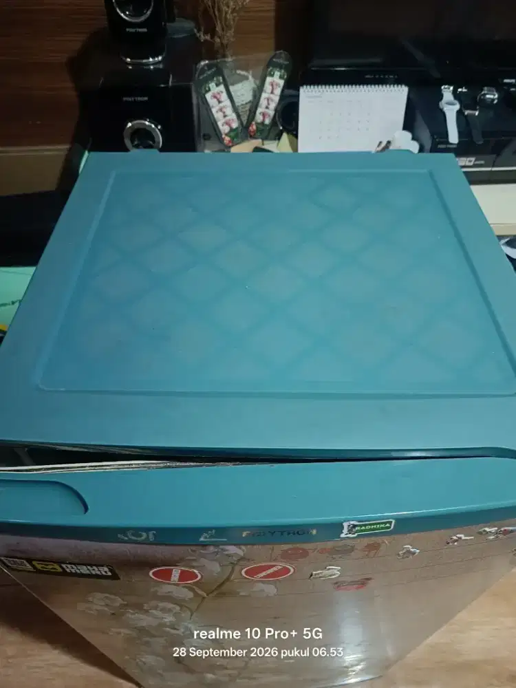 Dijual kulkas 1 pintu merk Polytron masih bagus harga 500 ribu