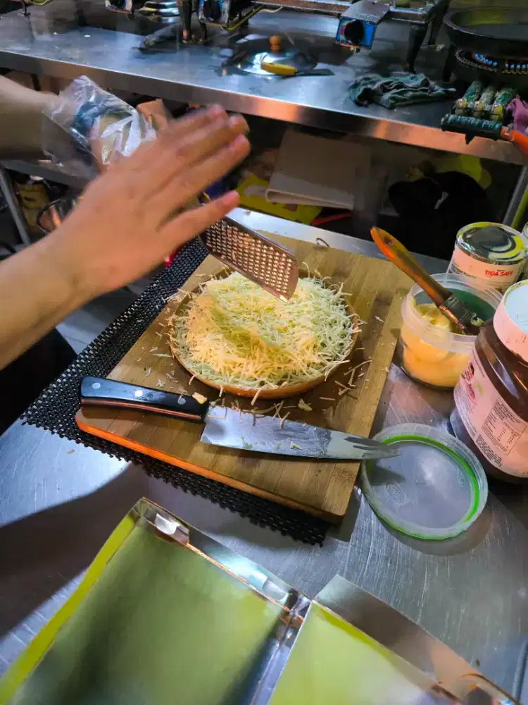 MENCARI PEKERJAAN KUSUS NYA MARTABAK