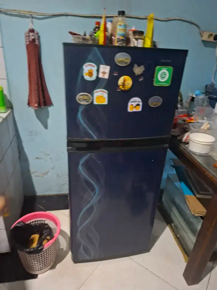 Dijual kulkas sharp