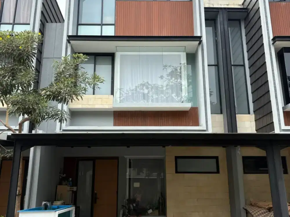 Rumah 2 Lantai 3 Kamar Attic Room Barat Laut di Bali Resort