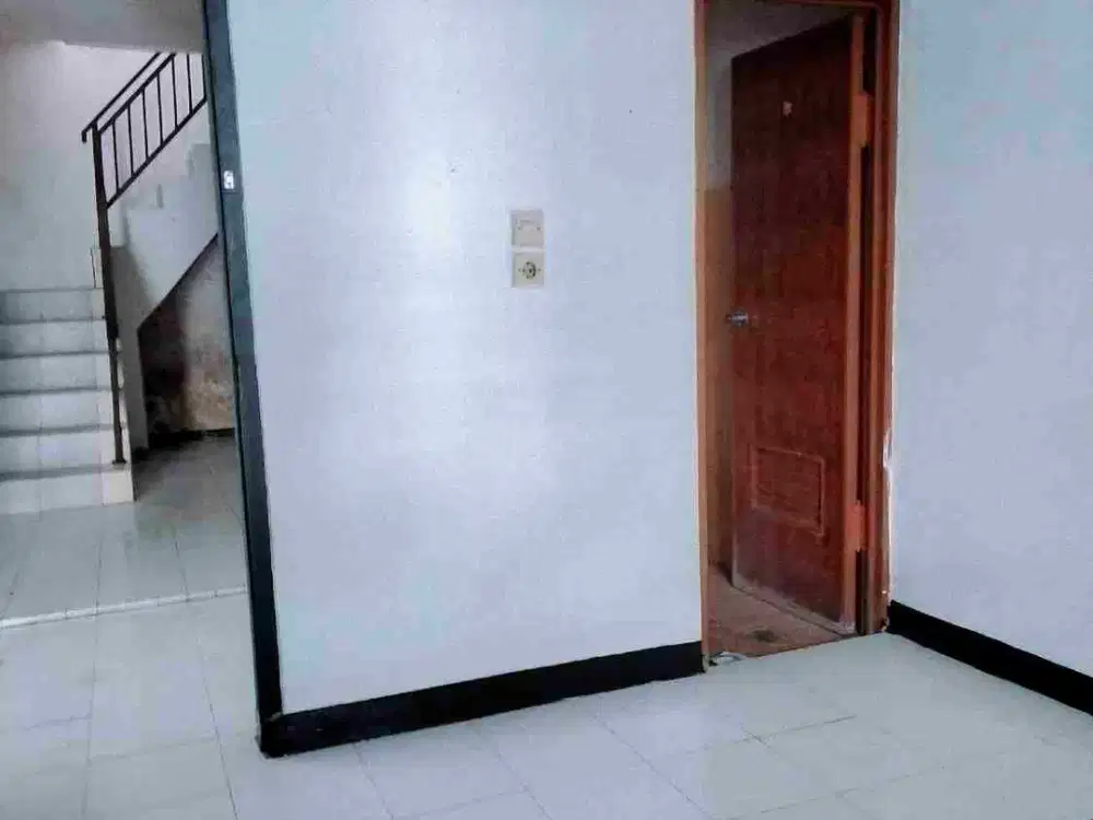 DISEWAKAN RUMAH 2LANTAI HARGA 32JT/THN KOMP GRAHA PRIMA RANCA BOLANG.