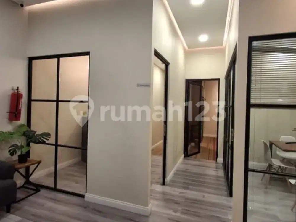 Disewakan Ruko The Kensington 6X19 4 Lantai Siap Pakai Full Furnished