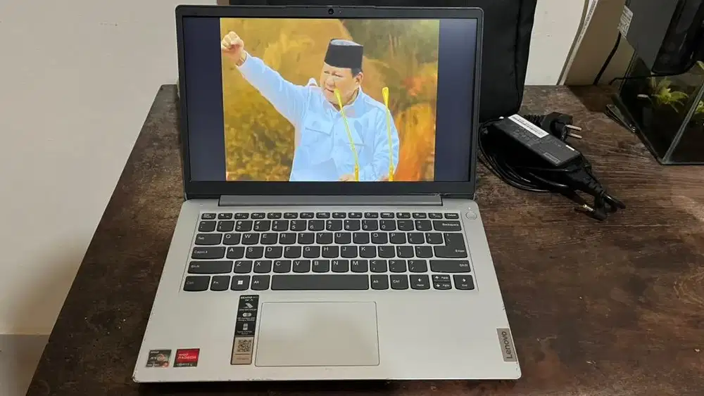 Laptop Lenovo AMD 8/512GB 14