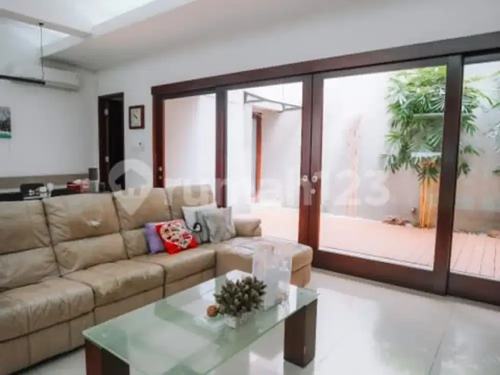Disewakan Rumah Mewah Bagus Siap Huni Villa Permata Gading LT 220 M2