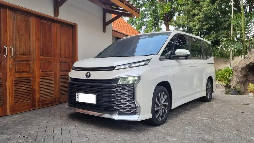 Toyota Voxy 2025