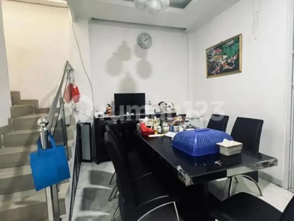 Jual Cepat Rumah Minimalis 3 Lantai di Kelapa Gading Jalanan 3 Mobil