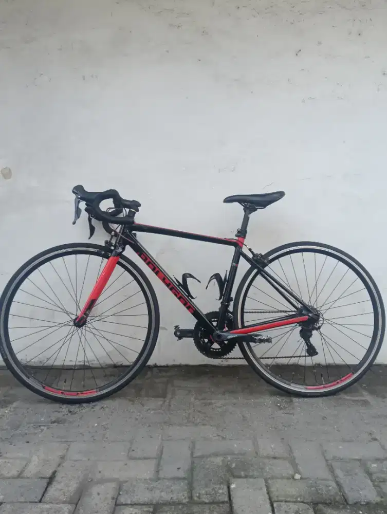 Dijual Sepeda ROAD BIKE Polygon Strattos S3 tahun 2019