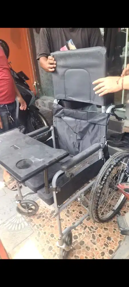 Kursi Roda Multifungsi + Toilet & Meja, Kondisi 90%