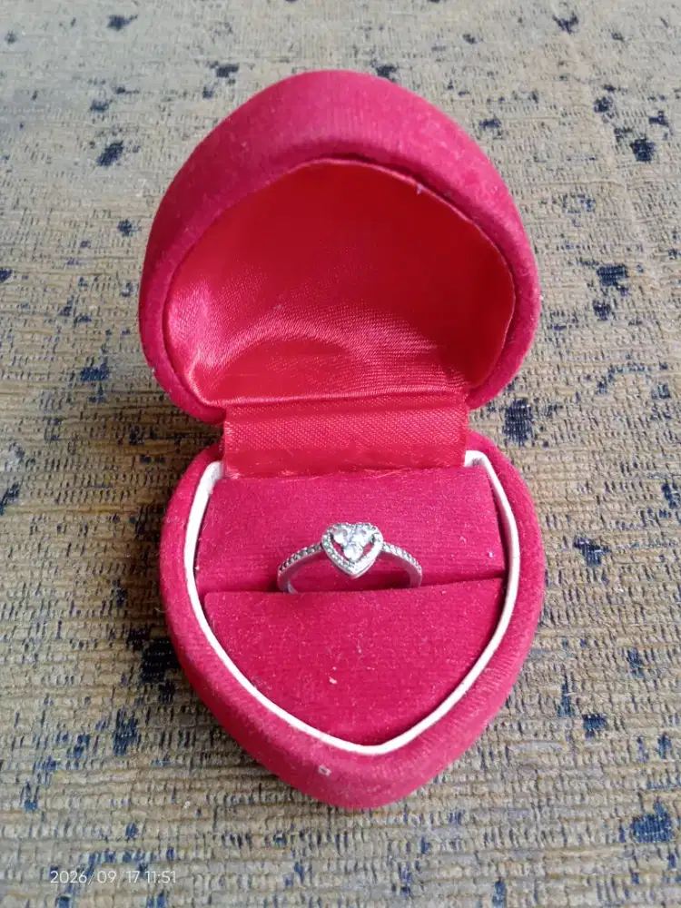 Cincin perak wanita