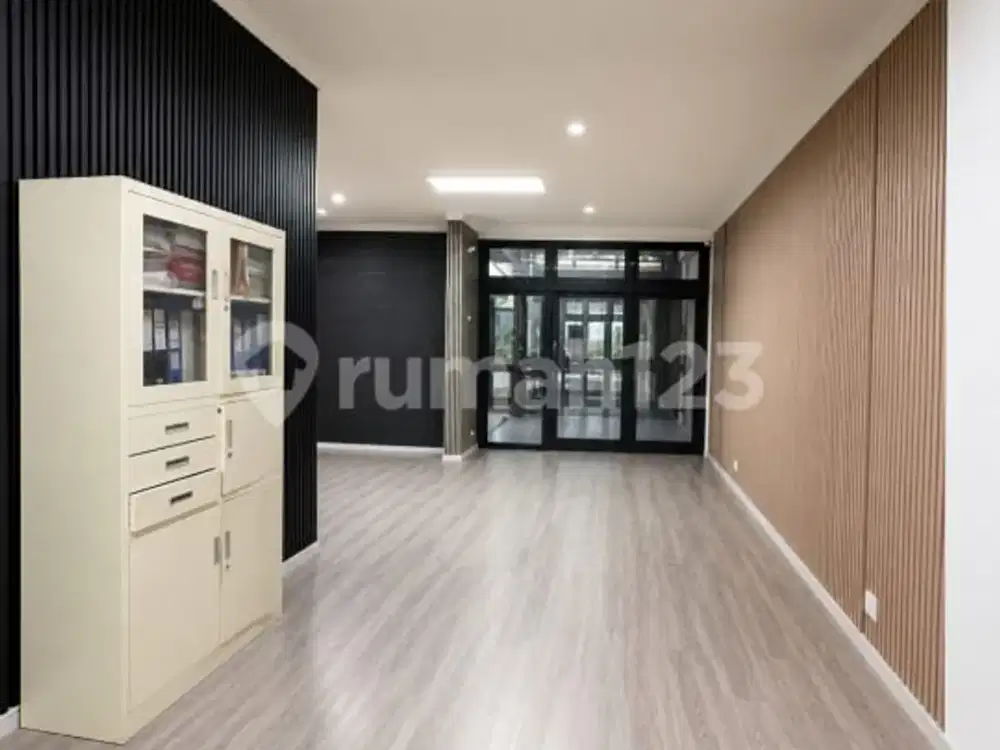 Dijual Rumah di Kemang dengan Pool dan Lokasi Privacy Tenang @20M