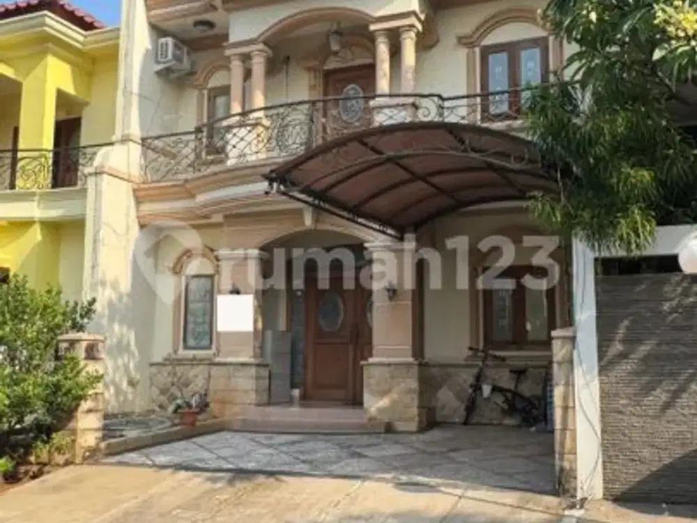 Jual Rumah Klasik di Komp One Gate di Pelangi Kuning