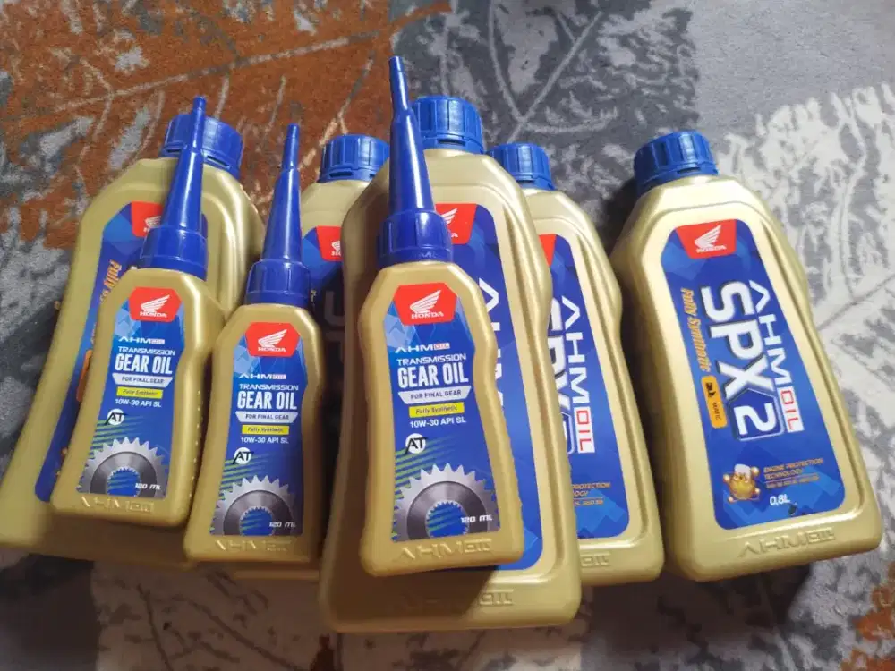 Di jual oli mesin & gardan kondisi baru ORI ya