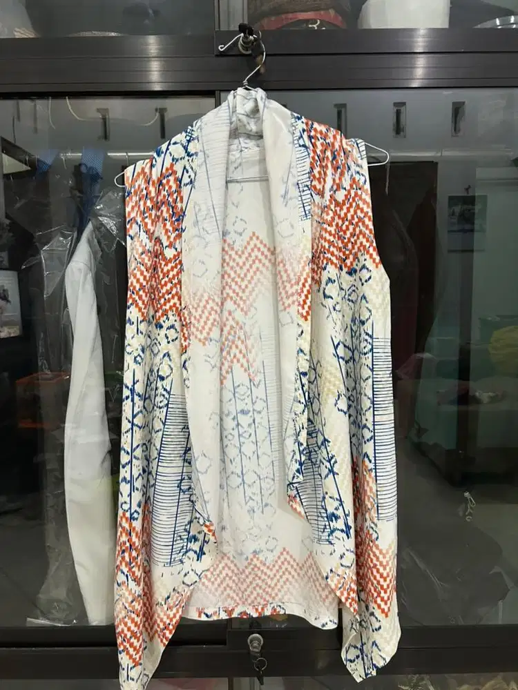 PRELOVED OUTER SLEEVELESS