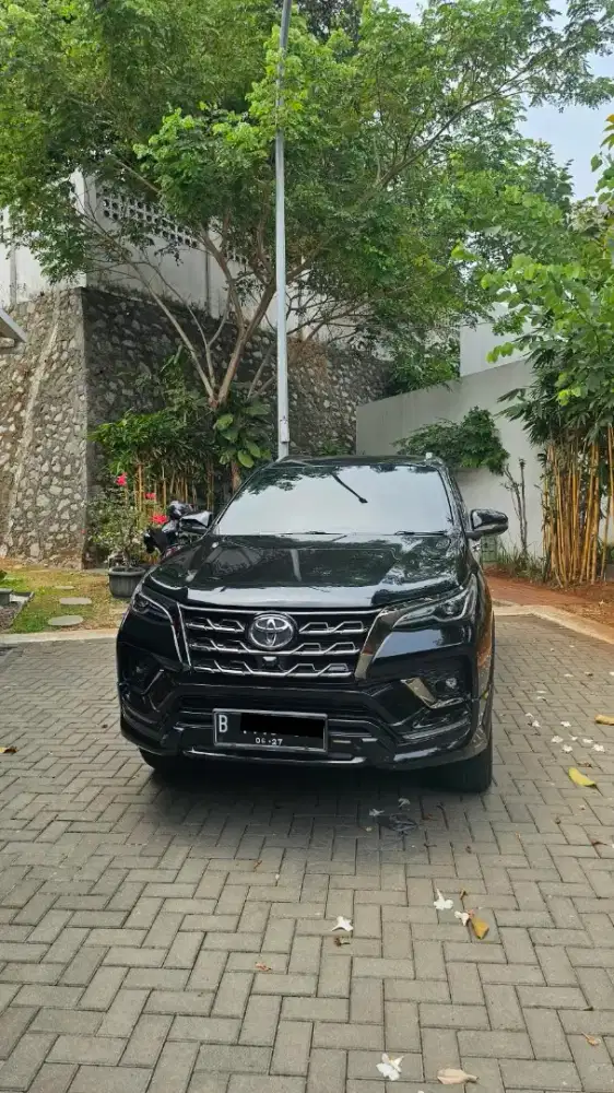 Fortuner GR 2.8 Hitam 2022