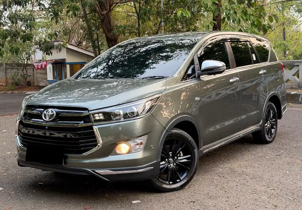 [KM 40 RB] Toyota Innova Venturer Bensin A/T 2017/2018 Antik Simpanan