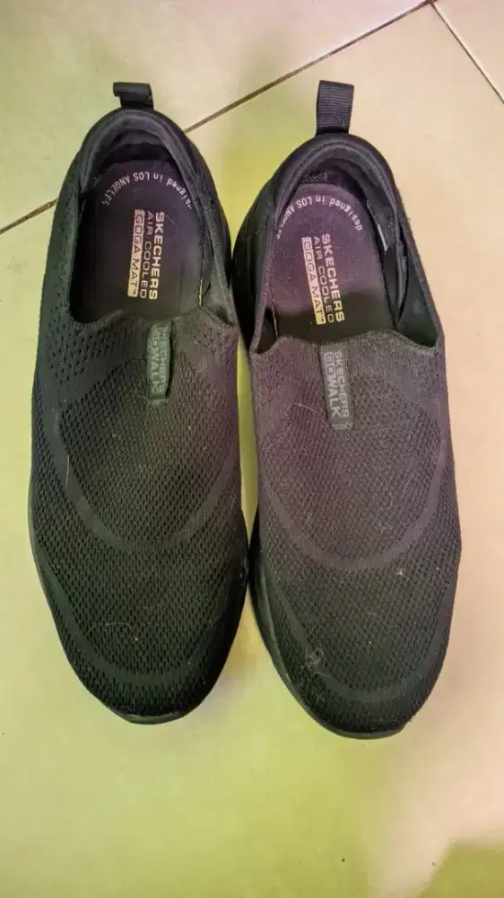 Di Jual sepatu bekas merk Sketchers original