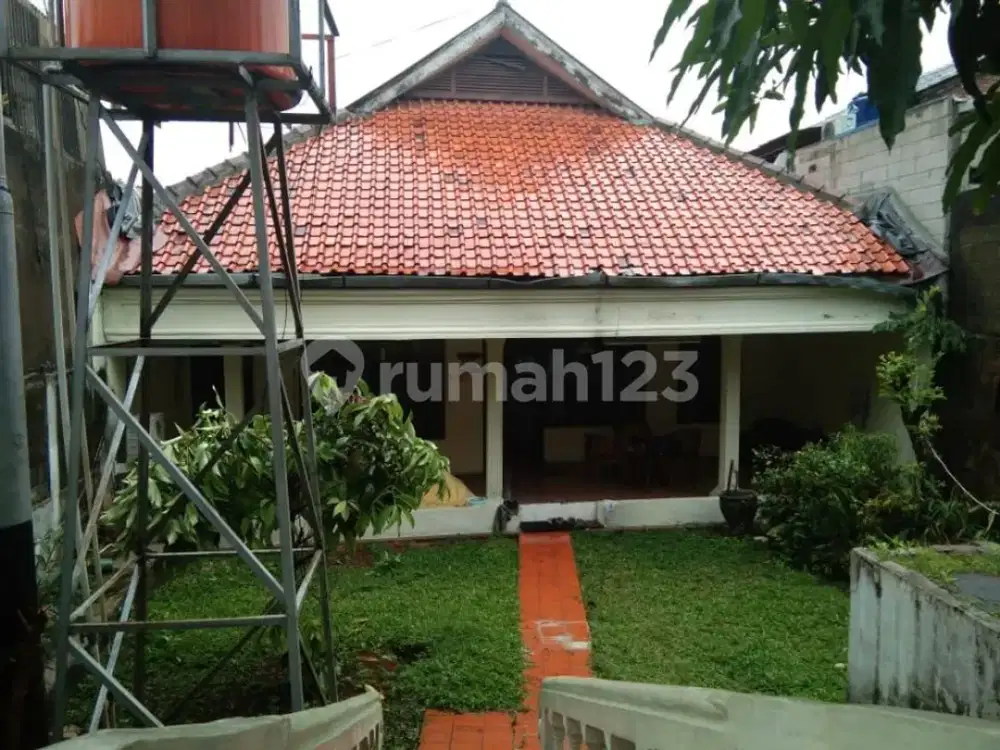 Rumah lama jual BU di Ciracas Jakarta Timur